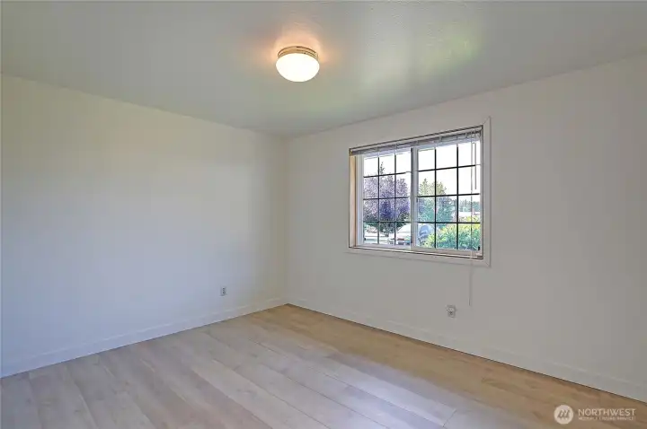 Guest BedRoom/Office w/ Closet~
