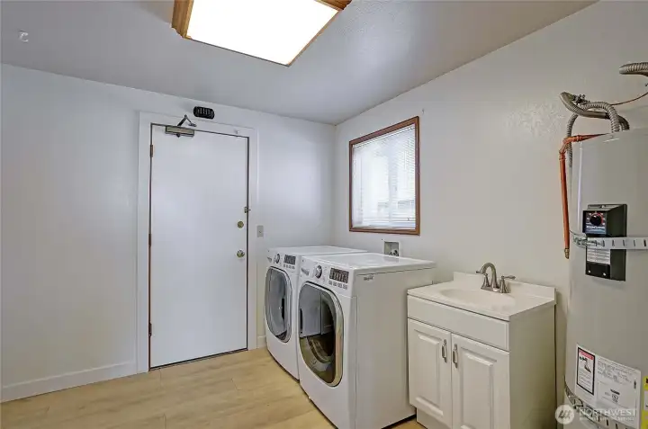 Large Utility/Mud Room w/ Sink connects Garage~