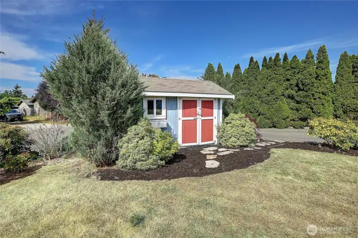 Great Garden Shed for Storage or Potting/Projects~