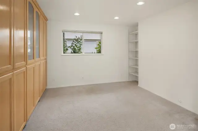 Possible office? Maybe another bedroom?