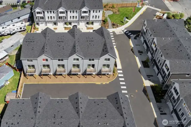Photographs are for illustrative purposes only. Features, finishes, interior/exterior colors, landscaping and floorplan shown may vary from actual homes built.
