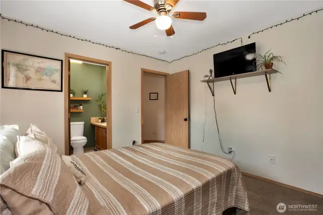 primary suite with attached bath