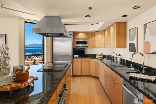 Wonderful kitchen with lots of counter space