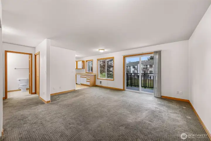 Open floor plan with lots of natural light, well designed floor plan for easy living