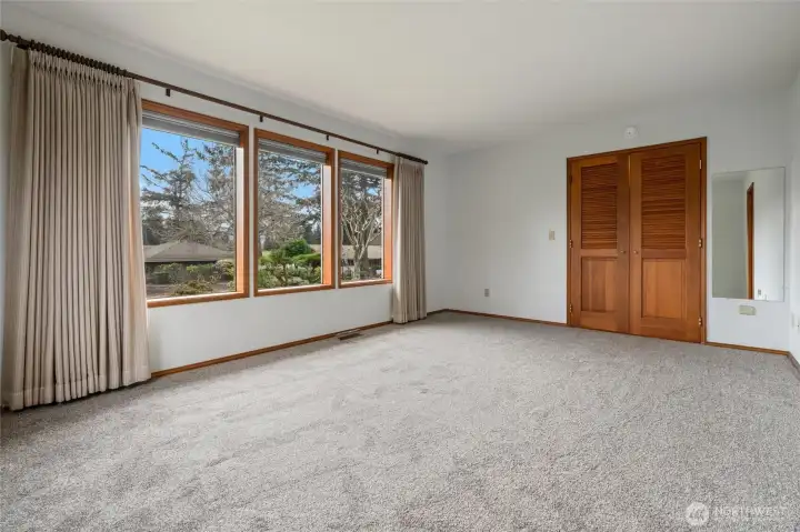 Office/second living room/den4th bed on main