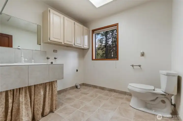 1/2 bath and laundry room on main