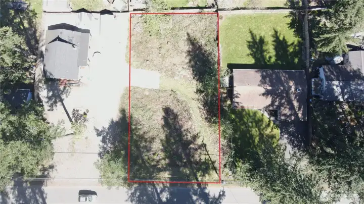 A closer look at this fantastic Riverbend vacant lot—ready for your vision. Lot lines shown are approximate.