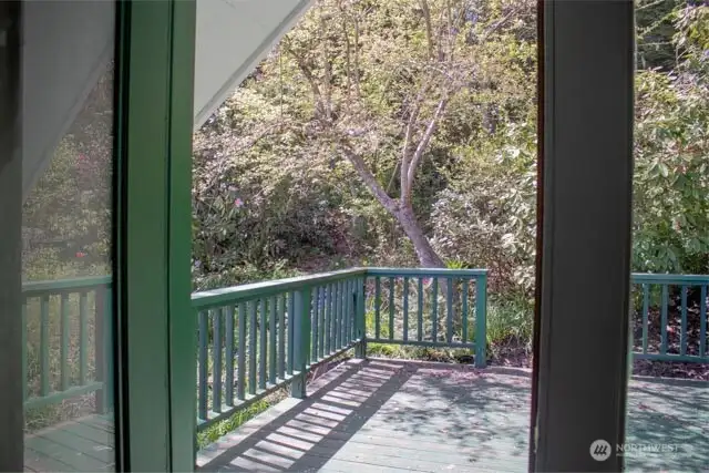 Back deck off of upstairs room