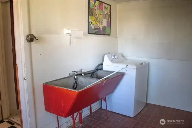 Large, laundry room