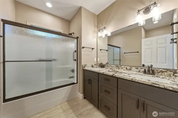 Full Bath Full Bath