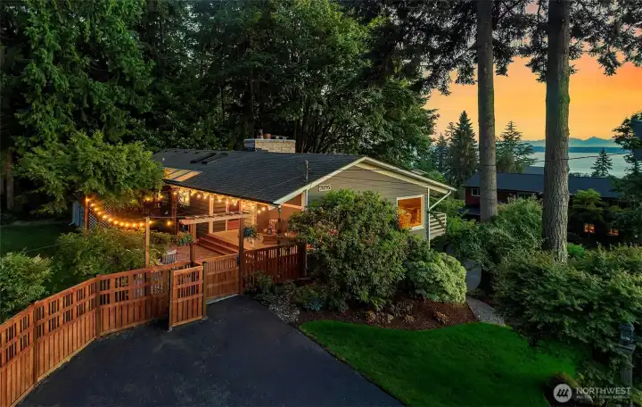 Experience soaring vaulted ceilings, walls of glass, breathtaking sunsets, and the peaceful luxury of a private retreat just moments from Meadowdale Beach Park.