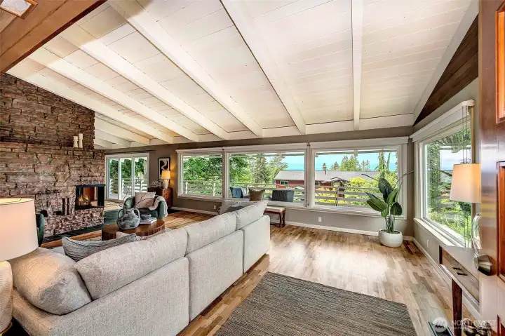 Welcome Home! Love the vaulted open beam ceilings and wall of windows!