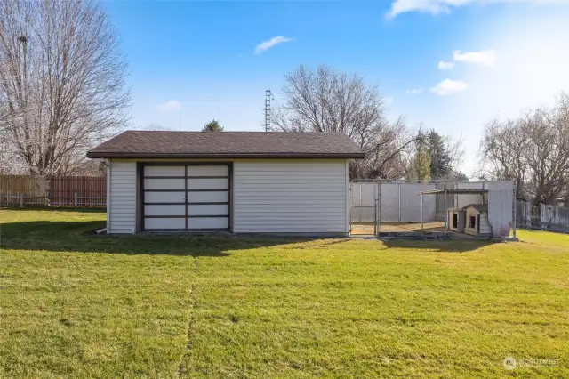 Detached Garage/Outbuilding Perfect for Yard Care + Additional Storage Equipped with Dog Run/Kennel.
