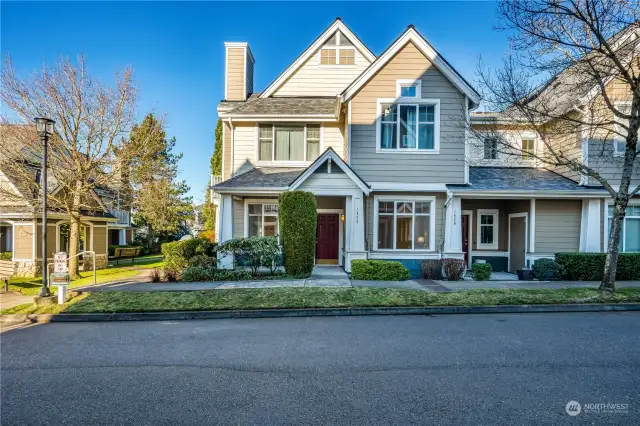 Great Curb Appeal!