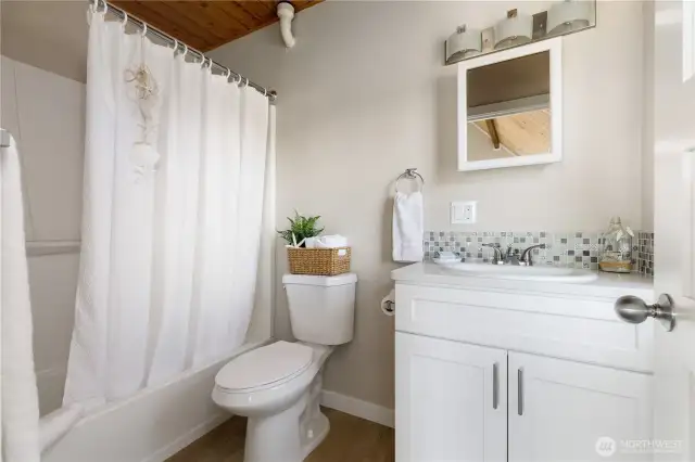Full tub/shower with new fixtures and vanity