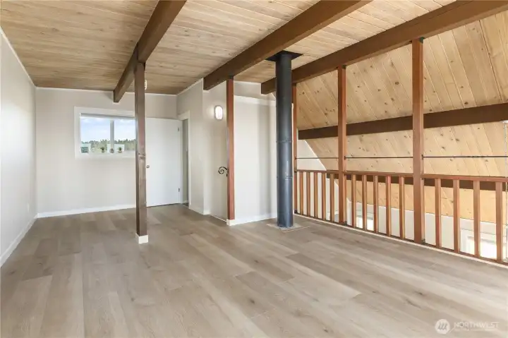 This room held a set of full size bunkbeds, queen size bed, 2 large dressers and a couch with ample room to spare