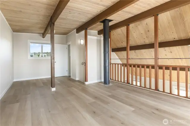 This room held a set of full size bunkbeds, queen size bed, 2 large dressers and a couch with ample room to spare
