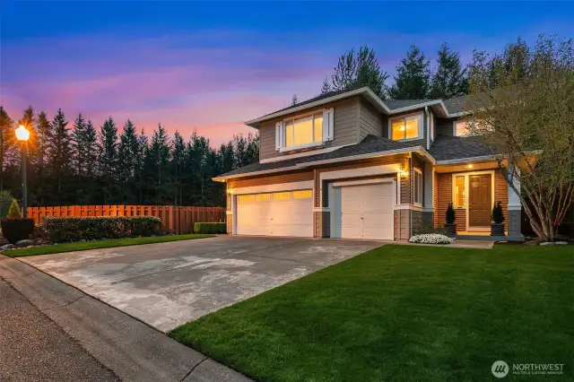 Welcome Home to this gorgeous Maple Woods Home! 2430 sq ft, 4 Bedrooms 2.75 Baths, Large Bonus and 3 Car Garage with lots of storage/shelving