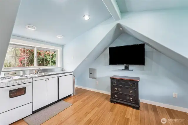 The 579sqft loft apartment above the detached 3-car garage has lots of space, a kitchenette and bathroom.