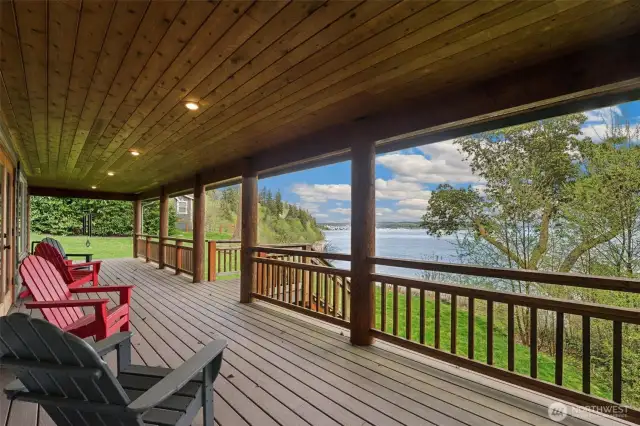 Relax, watch the sunrise and the whales swim by on the wraparound deck.