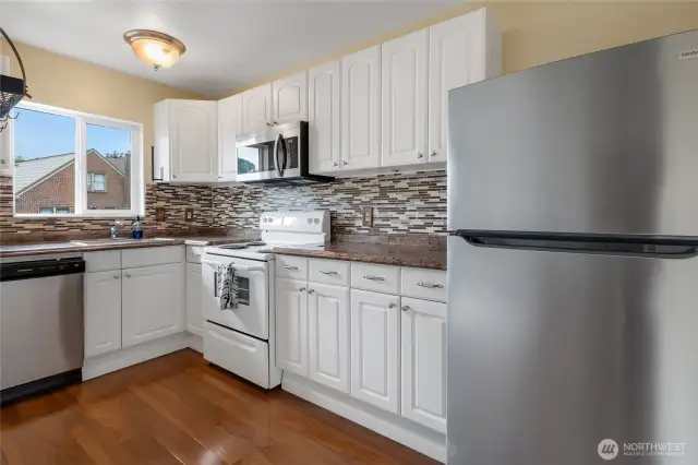 Updated kitchen, appliances are included