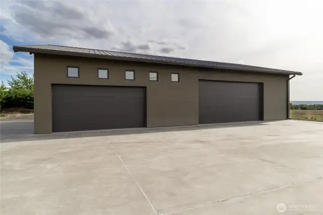 Detached garage