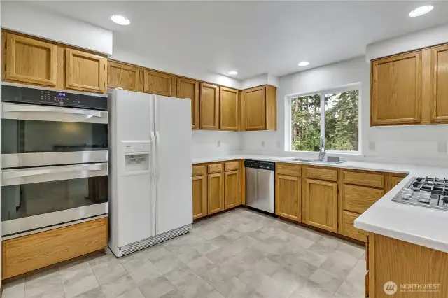 Double ovens make entertaining so much easier.