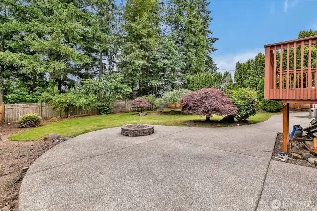 There's even a fire pit!
