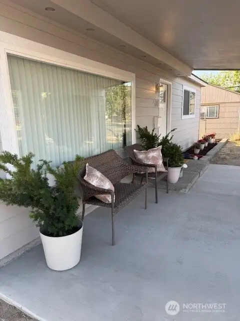 All is ready for the new owner to make this there own paradise space