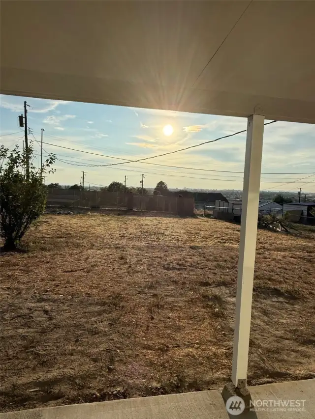 Notice that there is not another house at the far back