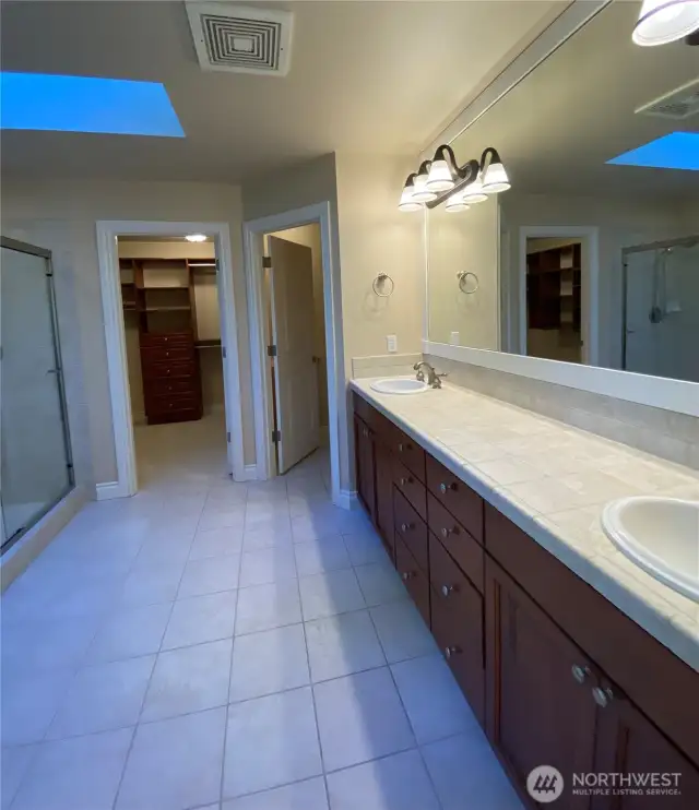 Primary En-Suite Bathroom