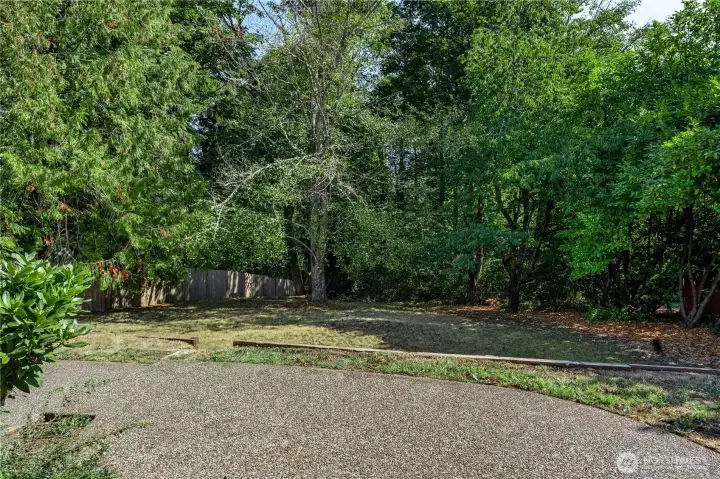 The back yard backs up to a huge greenbelt which is publicly owned land.