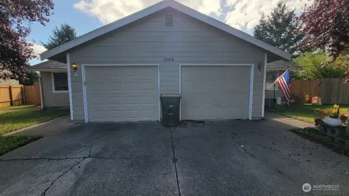 Perfect 3 bed 2 bath Duplex for Owner occupied Buyer