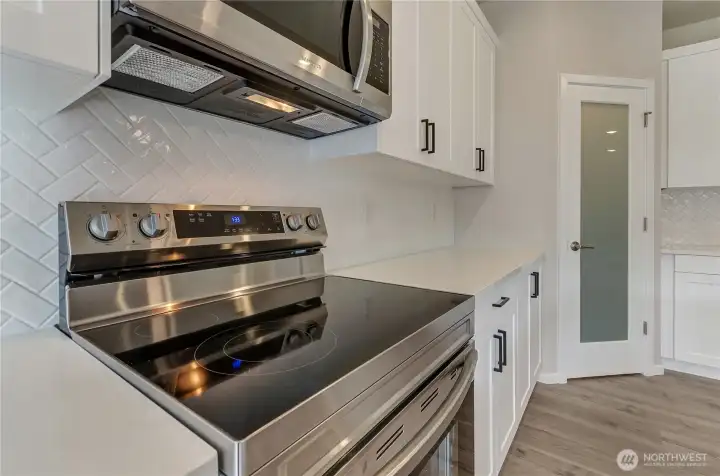 Pictures are from a previously built Vista in the community. They demonstrate the quality that Rush builds and may display upgrades or colors that are no longer available.