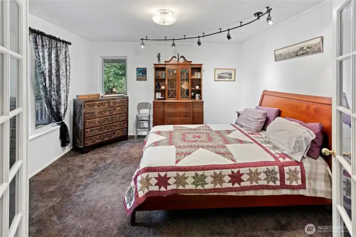 Sweet space off the entryway