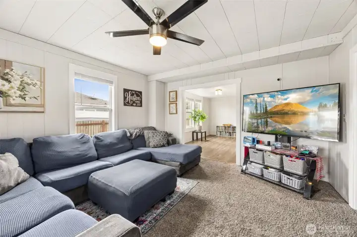 Living room gives way to formal dining room or additional entertainment space