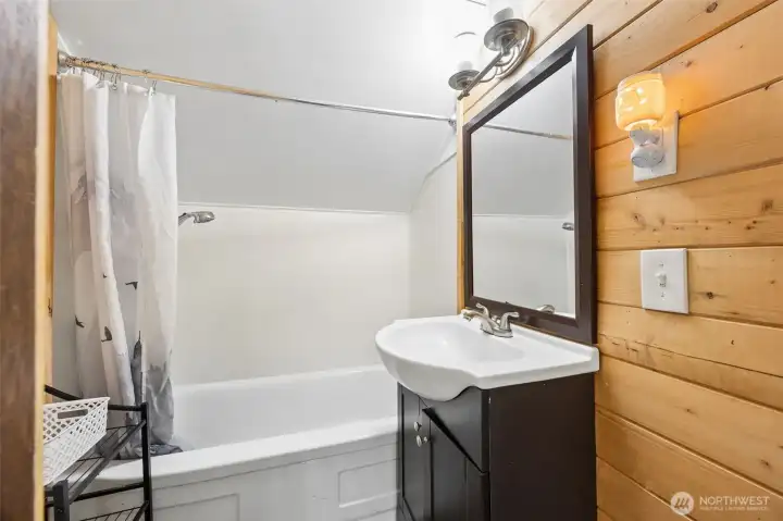 Full bath upstairs