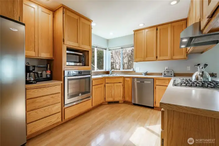 Large Functional Kitchen