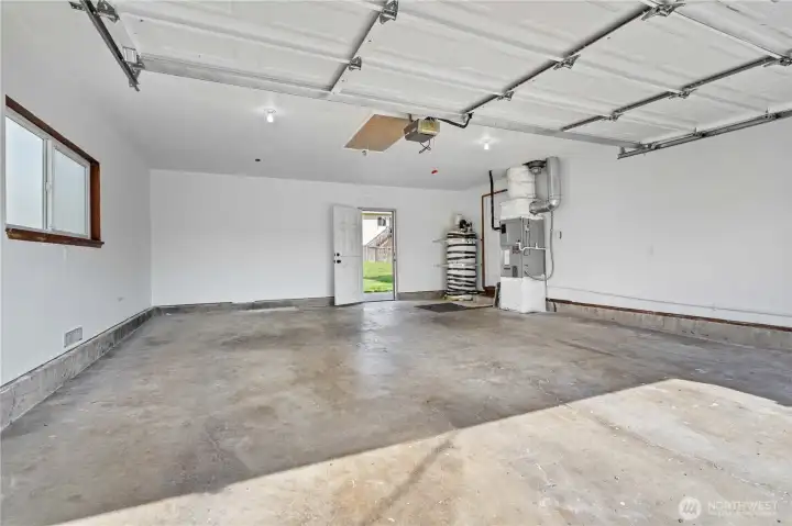 Attached 2 car garage