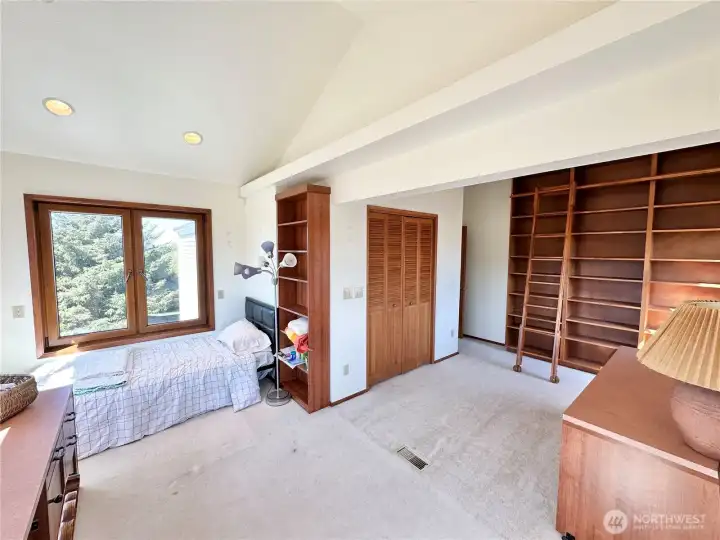 Library & office with custom shelving!