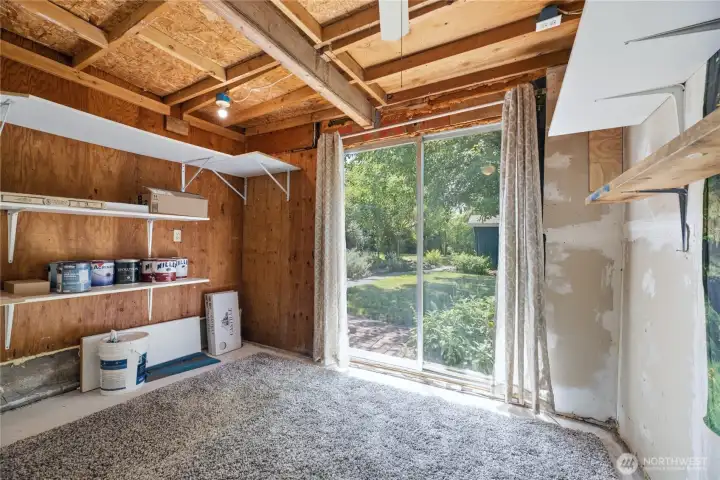 Hobby room with access to backyard