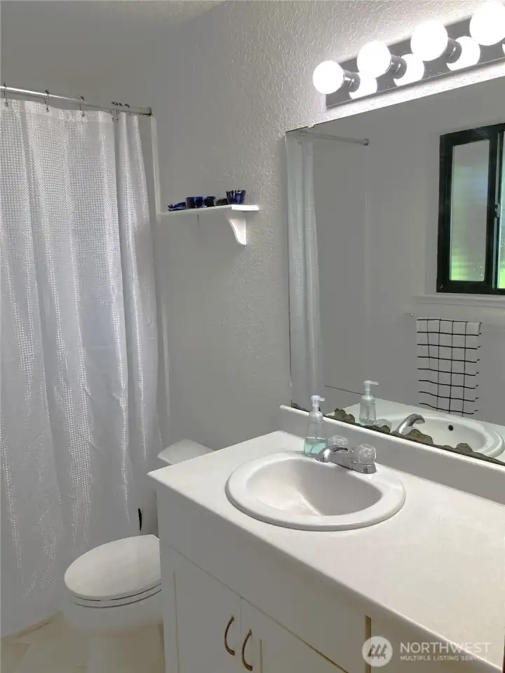 Primary Bedroom en suite bathroom Primary Bedroom en suite bathroom
