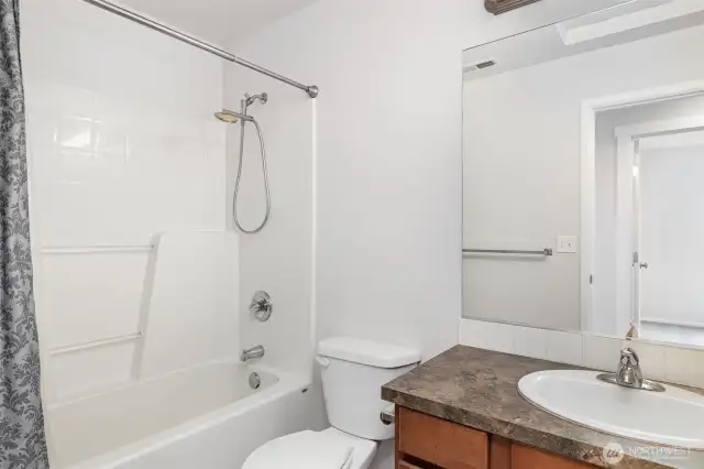 Upstairs full bathroom.