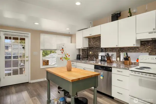 access to back patio through kitchen