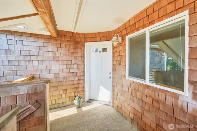 East facing entrance landing