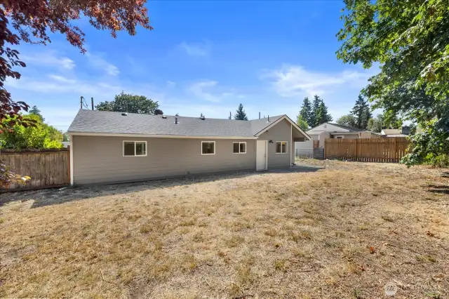 Huge Backyard fully fenced!