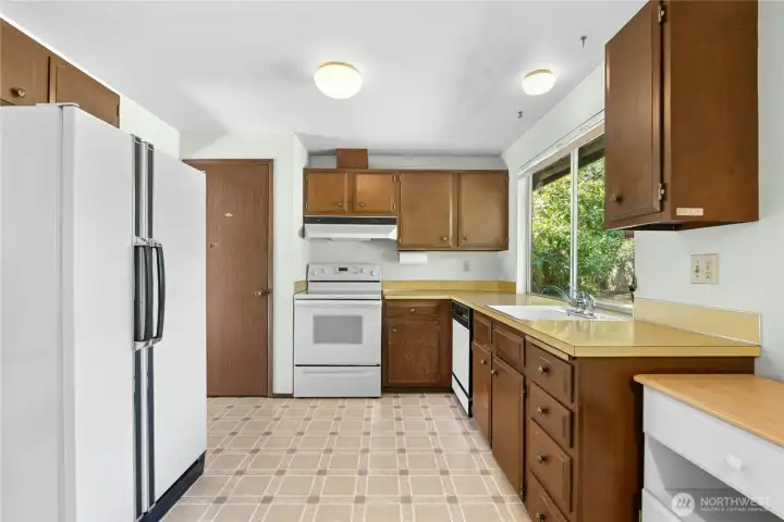 Kitchen flows to family room