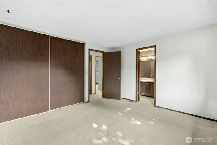 Primary bedroom has access to bathroom
