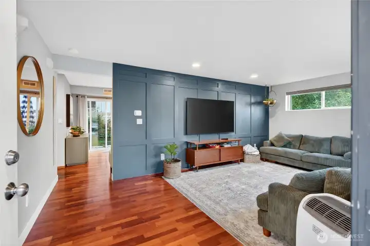 Entrance welcoming you to living room