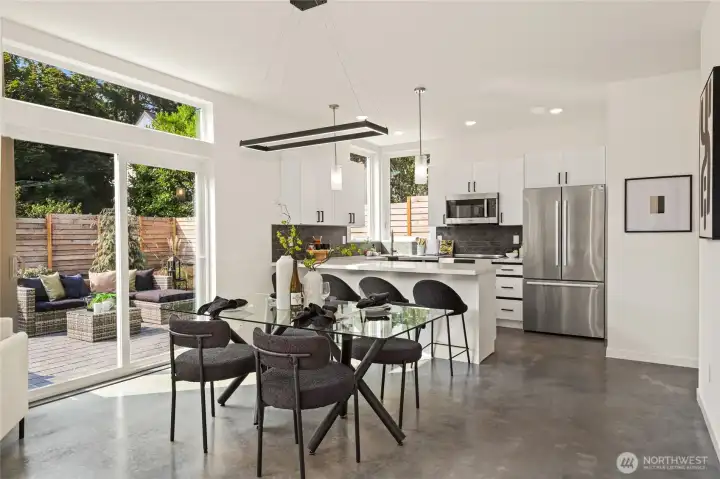 Ease of indoor or outdoor dining.